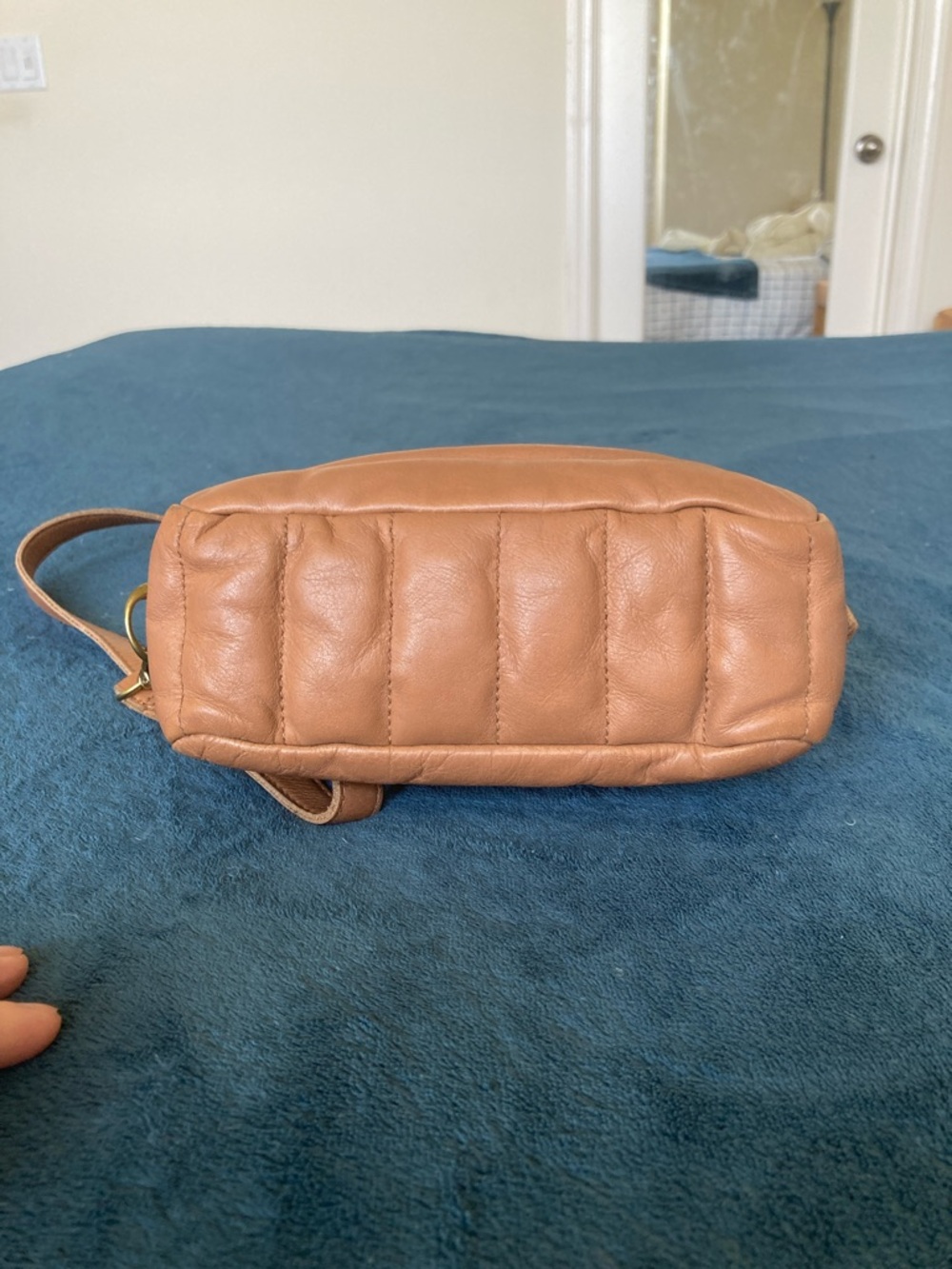 Madewell The Transport Camera Bag: Puff Edition - Picture 6 of 16